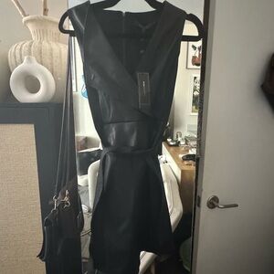 Cute stretchy faux black leather mini dress w tie, zip back, unworn, nwt sz xxs